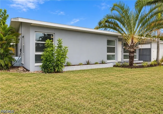 Photo 2 of Single family home for sale at 1805 Cornwallis Pkwy, Cape Coral, FL 33904 | MLS# 2026042643 | Listing updated on 2026-10-19