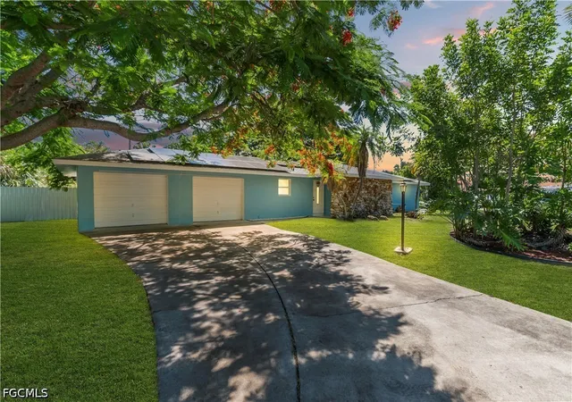 Photo 1 of Single family home for sale at 139 E Lake Dr, Lehigh Acres, FL 33936 | MLS# 2026042644 | Listing updated on 2026-10-10