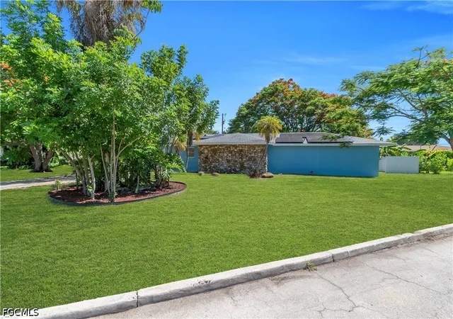 Photo 2 of Single family home for sale at 139 E Lake Dr, Lehigh Acres, FL 33936 | MLS# 2026042644 | Listing updated on 2026-10-10