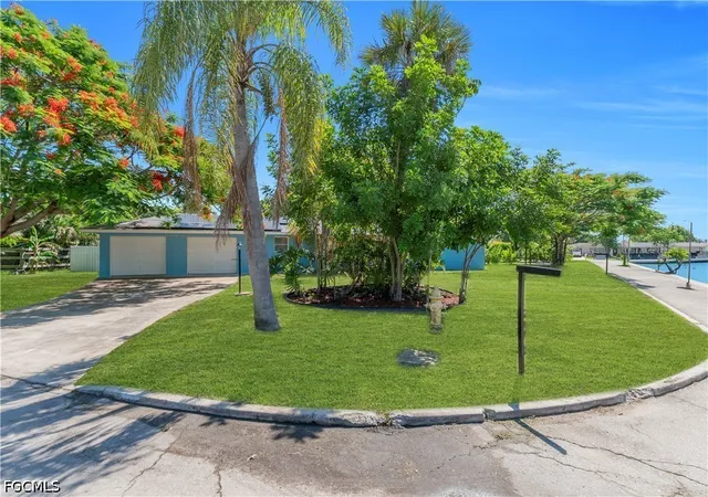 Photo 3 of Single family home for sale at 139 E Lake Dr, Lehigh Acres, FL 33936 | MLS# 2026042644 | Listing updated on 2026-10-10