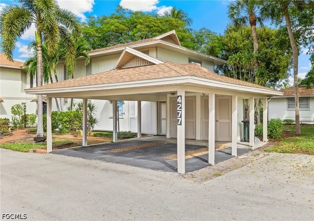 Listing Photo 1 - Condo for sale in building located at 4277 Island Cir, Fort Myers, FL 33919 - Unit #1