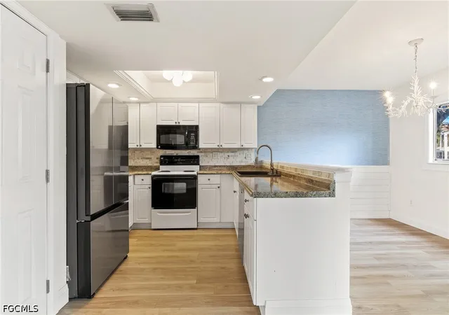 Listing Photo 5 - Condo for sale in building located at 4277 Island Cir, Fort Myers, FL 33919 - Unit #1