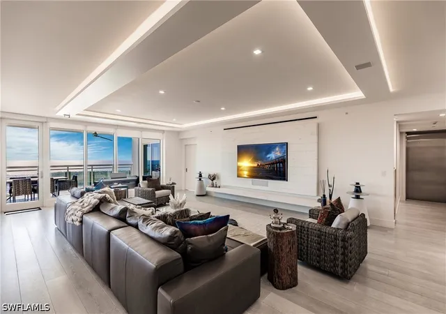 Listing Photo 4 - Condo for sale in building located at 13915 Old Coast Rd, Naples, FL 34110 - Unit #PH01