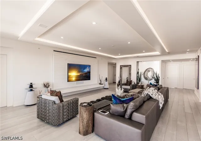 Listing Photo 5 - Condo for sale in building located at 13915 Old Coast Rd, Naples, FL 34110 - Unit #PH01
