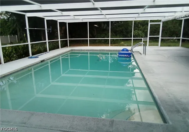 Photo 4 of Single family home for sale at 10300 Mcgregor Blvd, Fort Myers, FL 33919 | MLS# 2026042888 | Listing updated on 2026-10-16