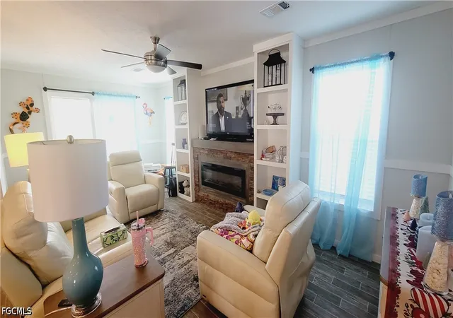 Photo 4 of Manufactured home for sale at 352 Shoreland Dr, Fort Myers, FL 33905 | MLS# 2026042948 | Listing updated on 2026-10-13