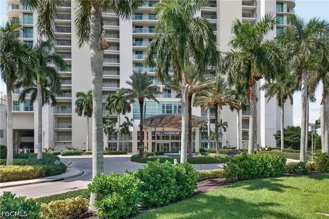 Listing Photo 2 - Condo for sale in 3000 Oasis Grand Blvd located at 3000 Oasis Grand Blvd, Fort Myers, FL 33916 - Unit #1007