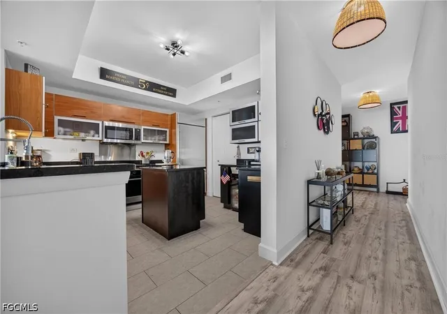 Listing Photo 4 - Condo for sale in building located at 3000 Oasis Grand Blvd, Fort Myers, FL 33916 - Unit #1007