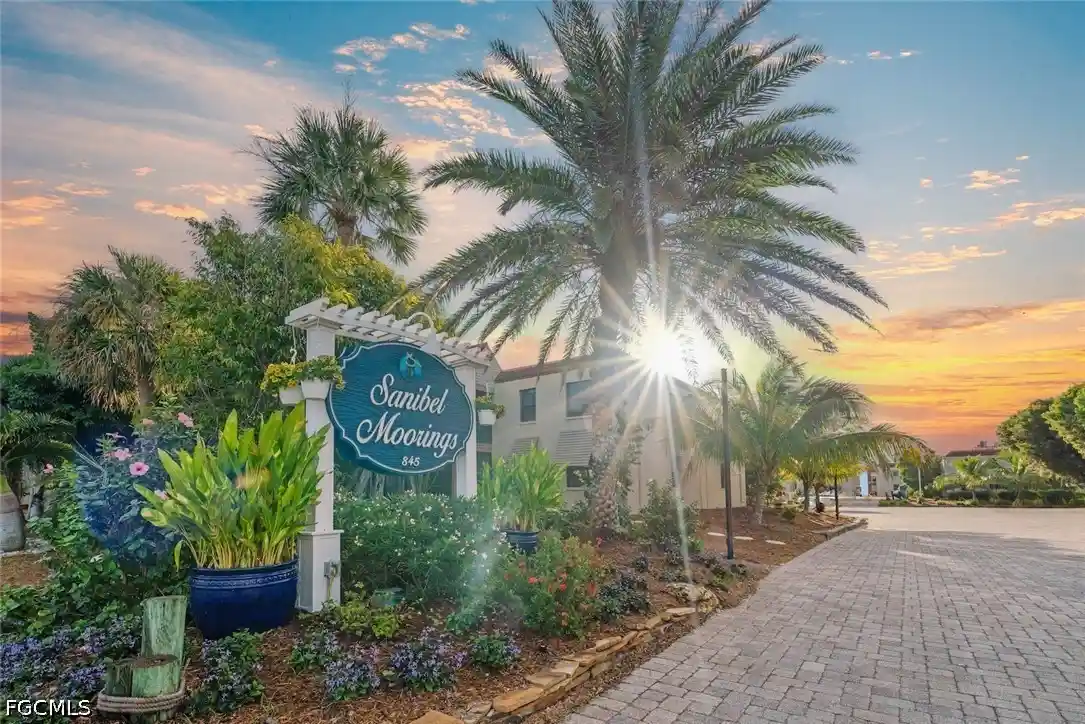 Listing Photo 2 - Condo for sale in 845 E Gulf Dr located at 845 E Gulf Dr, Sanibel, FL 33957 - Unit #1422