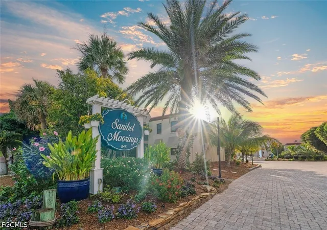 Listing Photo 2 - Condo for sale in building located at 845 E Gulf Dr, Sanibel, FL 33957 - Unit #1422