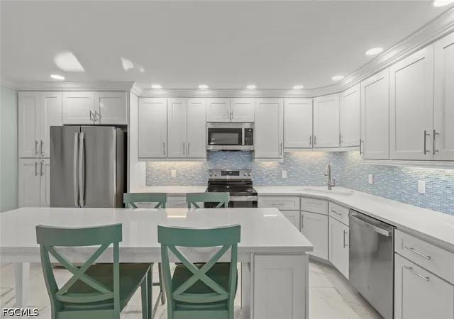 Listing Photo 3 - Condo for sale in building located at 845 E Gulf Dr, Sanibel, FL 33957 - Unit #1422