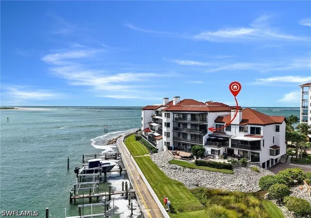 Listing Photo 3 - Condo for sale in building located at 531 La Peninsula Blvd, Naples, FL 34113 - Unit #531