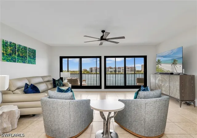 Listing Photo 5 - Condo for sale in building located at 531 La Peninsula Blvd, Naples, FL 34113 - Unit #531