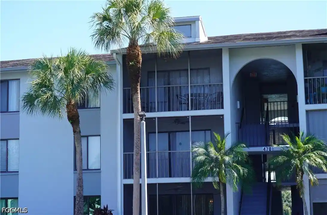 Listing Photo 1 - Condo for sale in 4701 Lakeside Clb Blvd located at 4701 Lakeside Clb Blvd, Fort Myers, FL 33905 - Unit #19