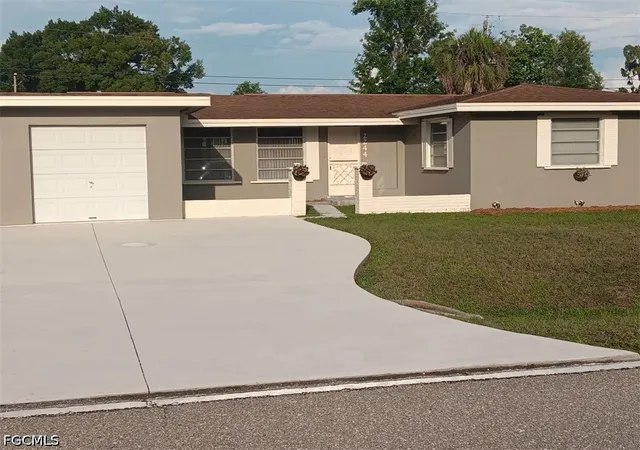 Photo 1 of Single family home for sale at 2244 Parkview Dr, Fort Myers, FL 33905 | MLS# 2026043096 | Listing updated on 2026-10-13