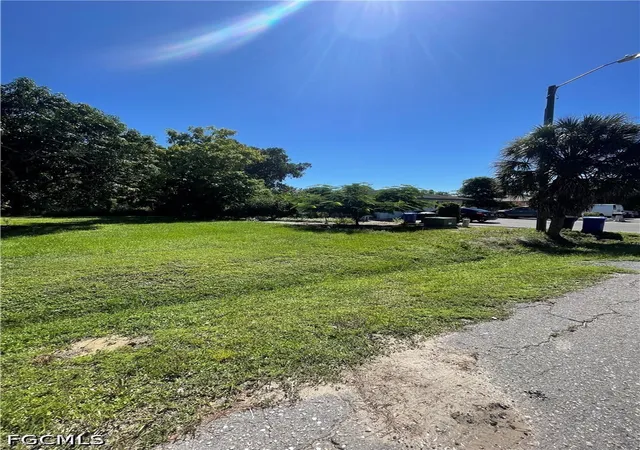 Photo 4 of Land for sale at 2901 Cocos Ave, Fort Myers, FL 33901 | MLS# 2026043206 | Listing updated on 2026-10-14