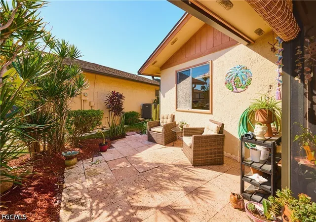 Photo 2 of Single family home for sale at 6513 W Royal Woods Dr, Fort Myers, FL 33908 | MLS# 2026043248 | Listing updated on 2026-10-29