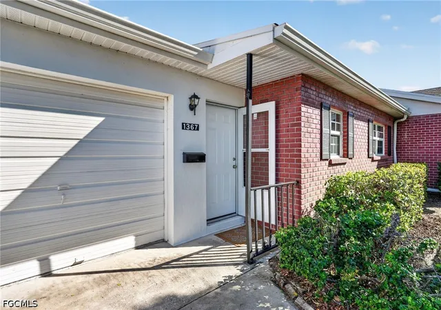 Photo 3 of Townhouse for sale at 1367 Bunker Way, Fort Myers, FL 33919 | MLS# 2026043292 | Listing updated on 2026-10-29