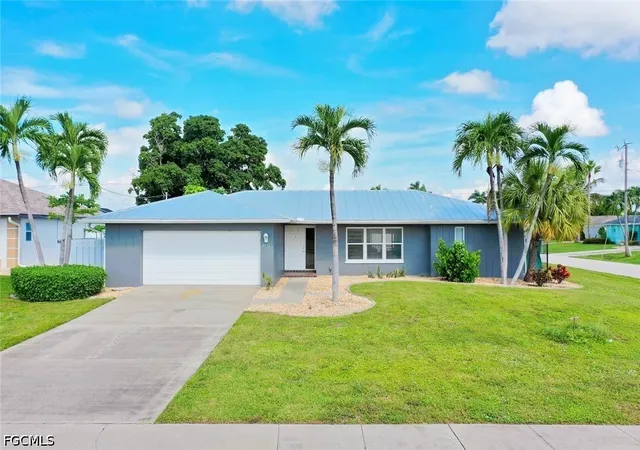 Photo 2 of Single family home for sale at 4472 Coronado Pkwy, Cape Coral, FL 33904 | MLS# 2026043312 | Listing updated on 2026-10-14