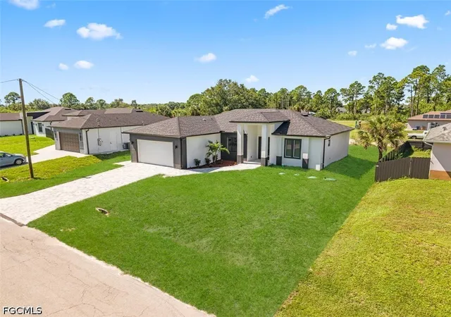 Photo 3 of Single family home for sale at 2905 Hanna Ave N, Lehigh Acres, FL 33971 | MLS# 2026043368 | Listing updated on 2026-10-14