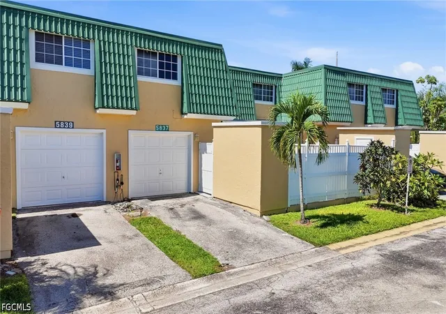 Townhouse for sale at 5837 Whiting Ct, Fort Myers, FL 33919 | MLS# 2026043669