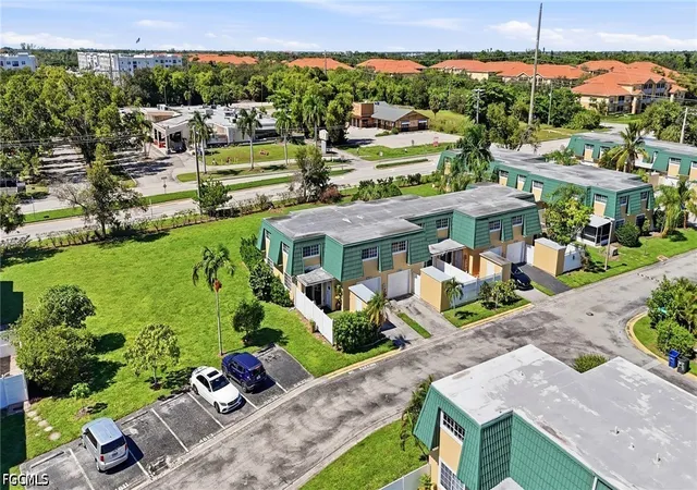 Photo 4 of Townhouse for sale at 5837 Whiting Ct, Fort Myers, FL 33919 | MLS# 2026043669 | Listing updated on 2026-10-20