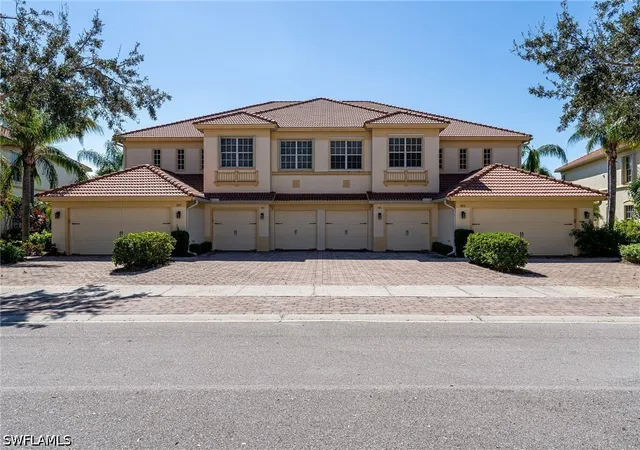 Listing Photo 4 - Condo for sale in building located at 26425 Lucky Stone Rd, Bonita Springs, FL 34135 - Unit #202