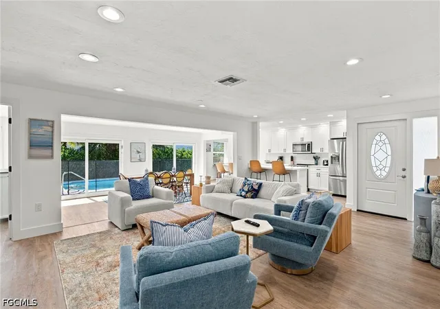 Photo 1 of Single family home for sale at 729 Sand Dollar Dr, Sanibel, FL 33957 | MLS# 2026043881 | Listing updated on 2026-10-21