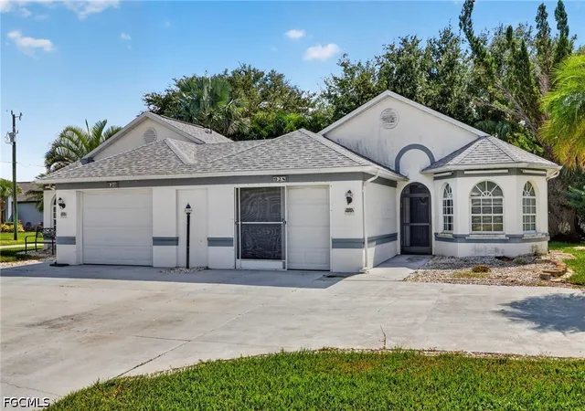 Photo 1 of House for sale at 928 SE / 930 14th St, Cape Coral, FL 33990 | MLS# 2026044011 | Listing updated on 2026-10-27