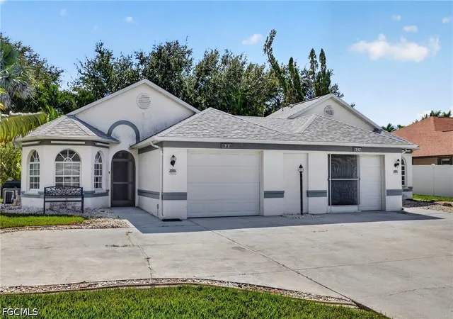 Photo 2 of House for sale at 928 SE / 930 14th St, Cape Coral, FL 33990 | MLS# 2026044011 | Listing updated on 2026-10-27