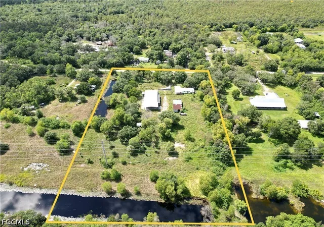 Photo 3 of Manufactured home for sale at 6781 Carmelita Dr, Fort Myers, FL 33905 | MLS# 2026044050 | Listing updated on 2026-10-20