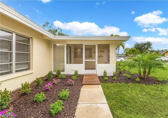 Photo 2 of Single family home for sale at 1015 El Mar Ave, Fort Myers, FL 33919 | MLS# 2026044267 | Listing updated on 2026-10-21
