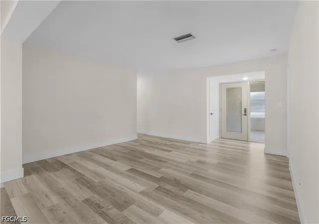 Photo 4 of Single family home for sale at 1015 El Mar Ave, Fort Myers, FL 33919 | MLS# 2026044267 | Listing updated on 2026-10-21