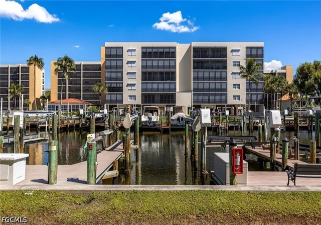 Listing Photo 2 - Condo for sale in building located at 4511 Bay Bch Ln, Fort Myers Beach, FL 33931 - Unit #315