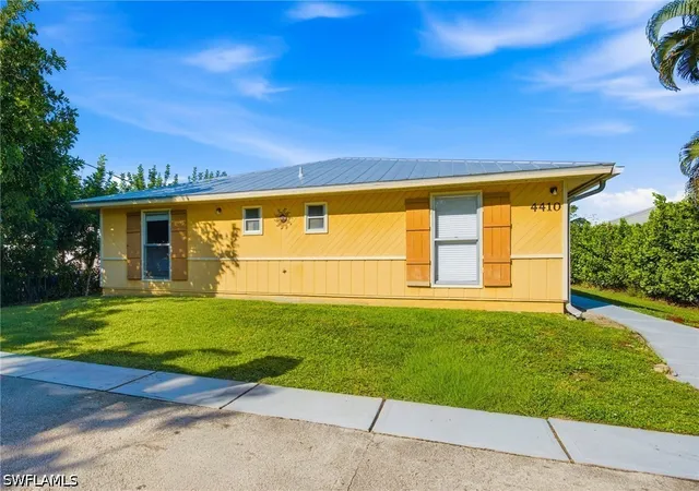 Multi family home for sale at 4410 Outer Dr, Naples, FL 34112 | MLS# 226035844