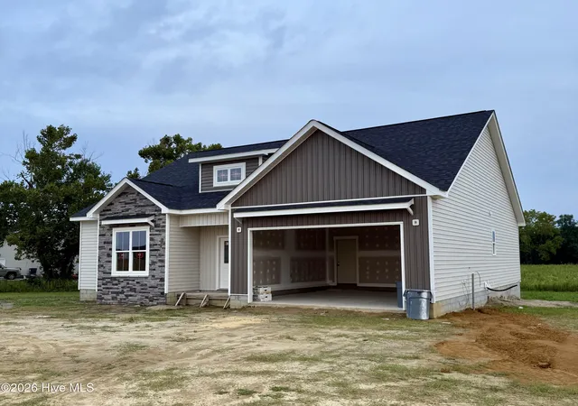 Photo 2 of Single family home for sale at 1905 Kimblyn Dr, Greenville, NC 27834 | MLS# 100600353 | Listing updated on 2026-09-21