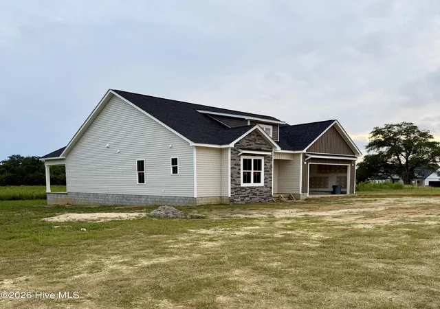 Photo 3 of Single family home for sale at 1905 Kimblyn Dr, Greenville, NC 27834 | MLS# 100600353 | Listing updated on 2026-09-21