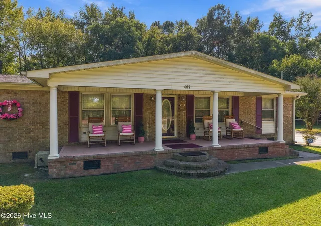 Photo 1 of Single family home for sale at 409 E Railroad St, Robersonville, NC 27871 | MLS# 100607754 | Listing updated on 2026-10-15