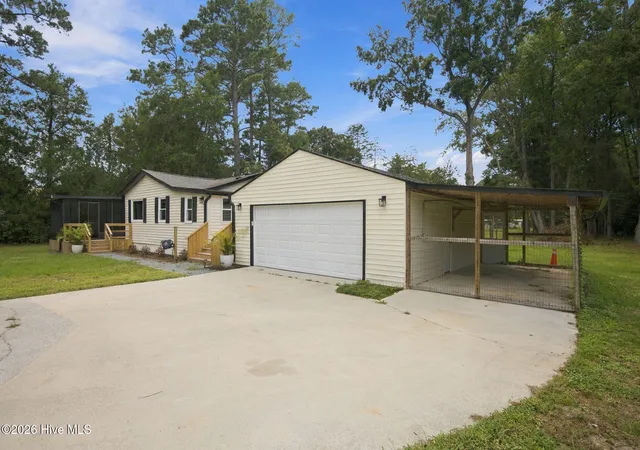 Photo 2 of Single family home for sale at 190 Old Brg Rd, Rocky Point, NC 28457 | MLS# 100603380 | Listing updated on 2026-09-15