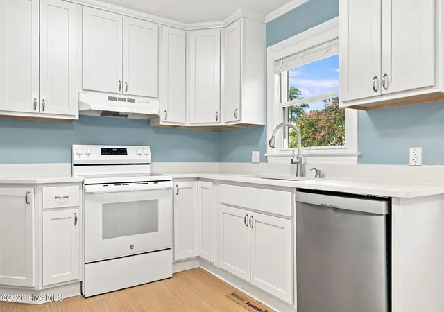 Photo 4 of Single family home for sale at 1502 E Wright Rd, Greenville, NC 27858 | MLS# 100602332 | Listing updated on 2026-09-20