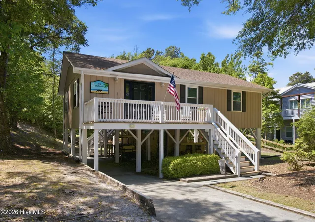 Photo 2 of Single family home for sale at 137 Doe Dr, Emerald Isle, NC 28594 | MLS# 100569426 | Listing updated on 2026-09-10