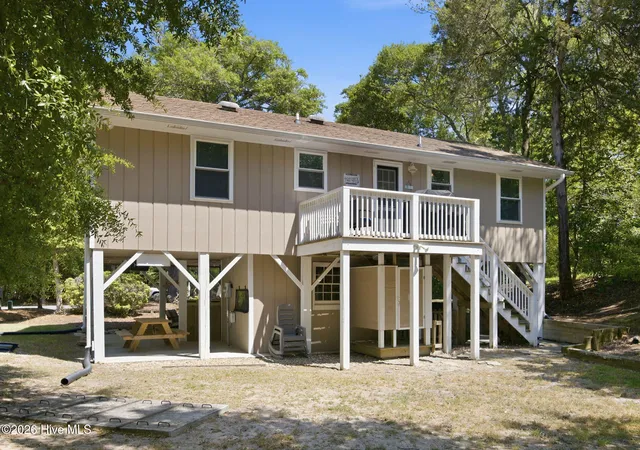 Photo 3 of Single family home for sale at 137 Doe Dr, Emerald Isle, NC 28594 | MLS# 100569426 | Listing updated on 2026-09-10