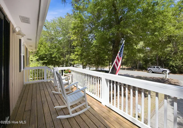 Photo 4 of Single family home for sale at 137 Doe Dr, Emerald Isle, NC 28594 | MLS# 100569426 | Listing updated on 2026-09-10