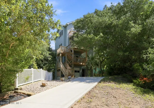 Photo 2 of Single family home for sale at 101 Wyndward Ct, Emerald Isle, NC 28594 | MLS# 100603164 | Listing updated on 2026-09-12