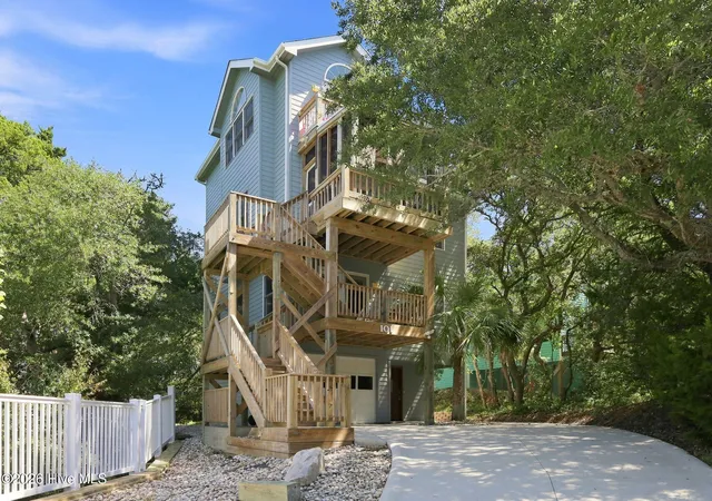 Photo 3 of Single family home for sale at 101 Wyndward Ct, Emerald Isle, NC 28594 | MLS# 100603164 | Listing updated on 2026-09-12
