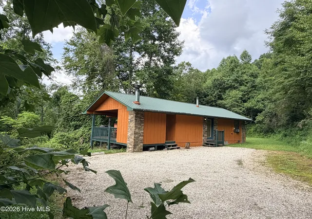 Photo 3 of Single family home for sale at 227 Aquone Overlook Ridge, Topton, NC 28781 | MLS# 100602256 | Listing updated on 2026-09-09