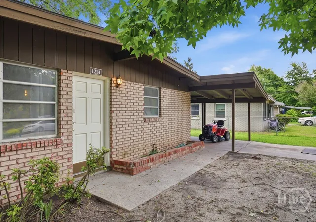 Photo 3 of Single family home for sale at 1214 E 60th Street, Savannah, GA 31404 | MLS# SA363659 | Listing updated on 2026-09-02