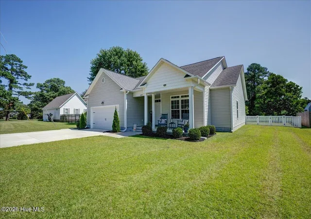 Photo 2 of Single family home for sale at 487 Carolina Pines Blvd, New Bern, NC 28560 | MLS# 100601277 | Listing updated on 2026-09-14