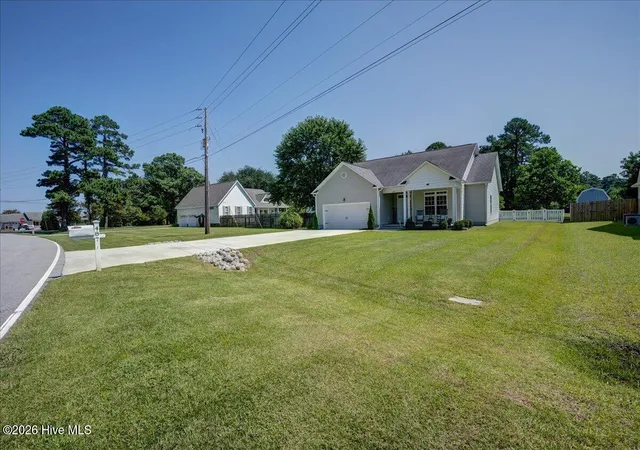 Photo 3 of Single family home for sale at 487 Carolina Pines Blvd, New Bern, NC 28560 | MLS# 100601277 | Listing updated on 2026-09-14