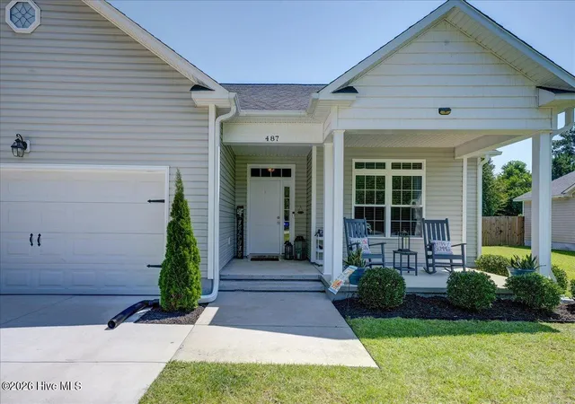 Photo 4 of Single family home for sale at 487 Carolina Pines Blvd, New Bern, NC 28560 | MLS# 100601277 | Listing updated on 2026-09-14
